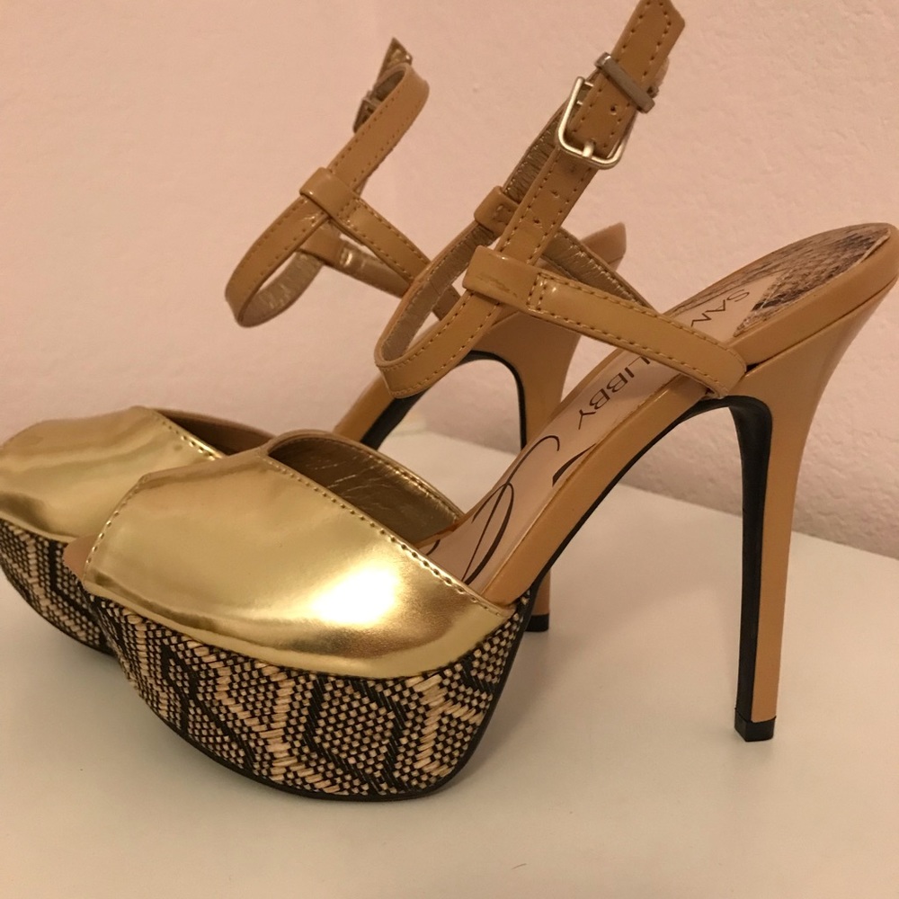 Gold Stilettos ⭐️